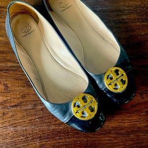 Tory Burch black cap toe flats